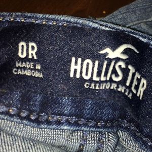 Hollister Jeans - ❤️⭐️Hollister midrise ripped jeans. Hollister Jeans - ❤️⭐️Hollister midrise ripped jeans.